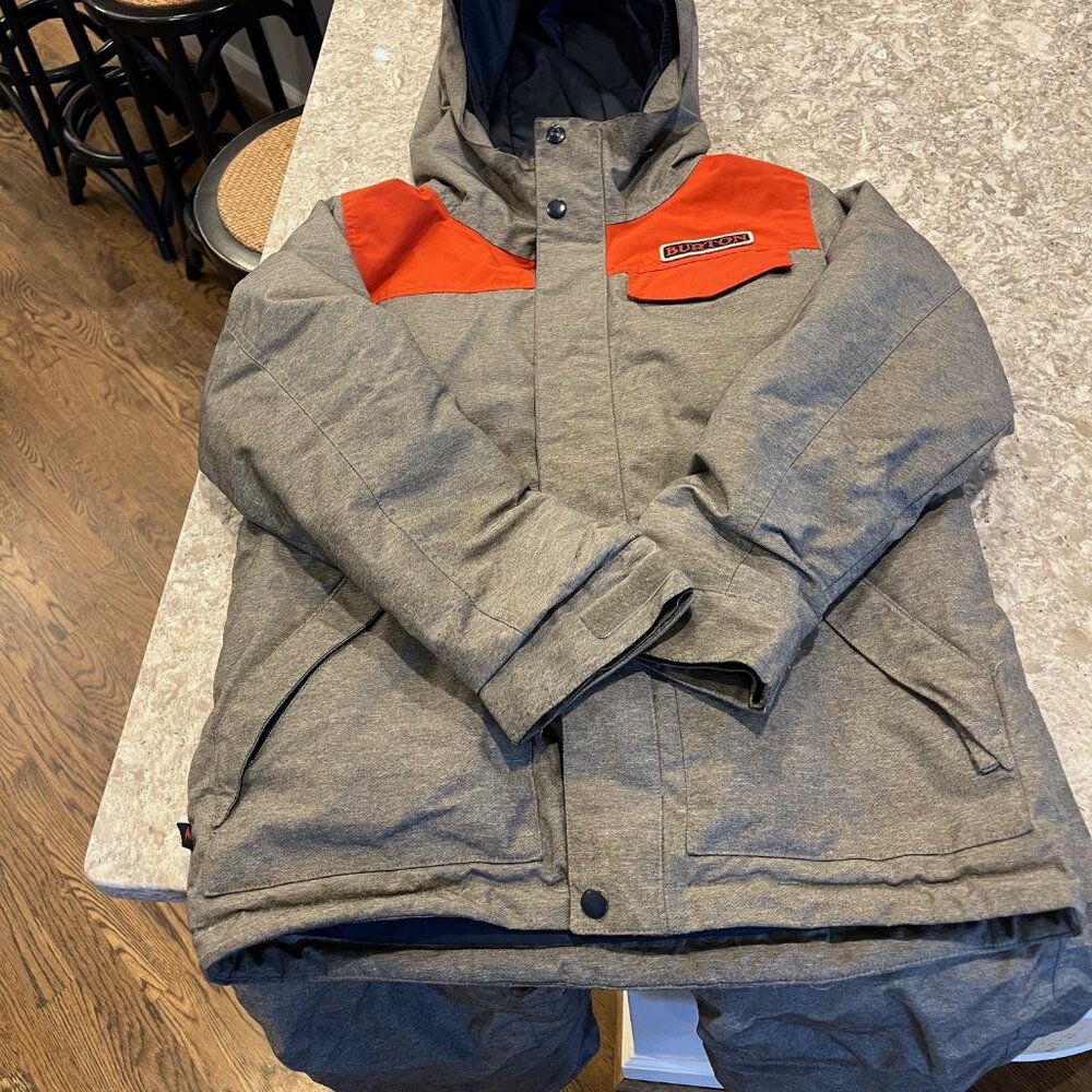 Burton boys M dryride snowboard/skiing jacket and pants set